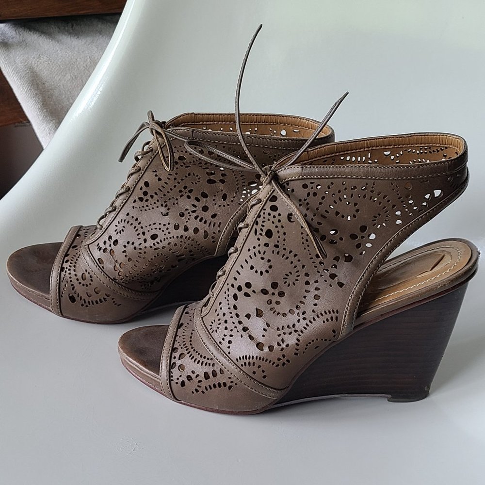 Women's Fossil paisley leather wedges size 8